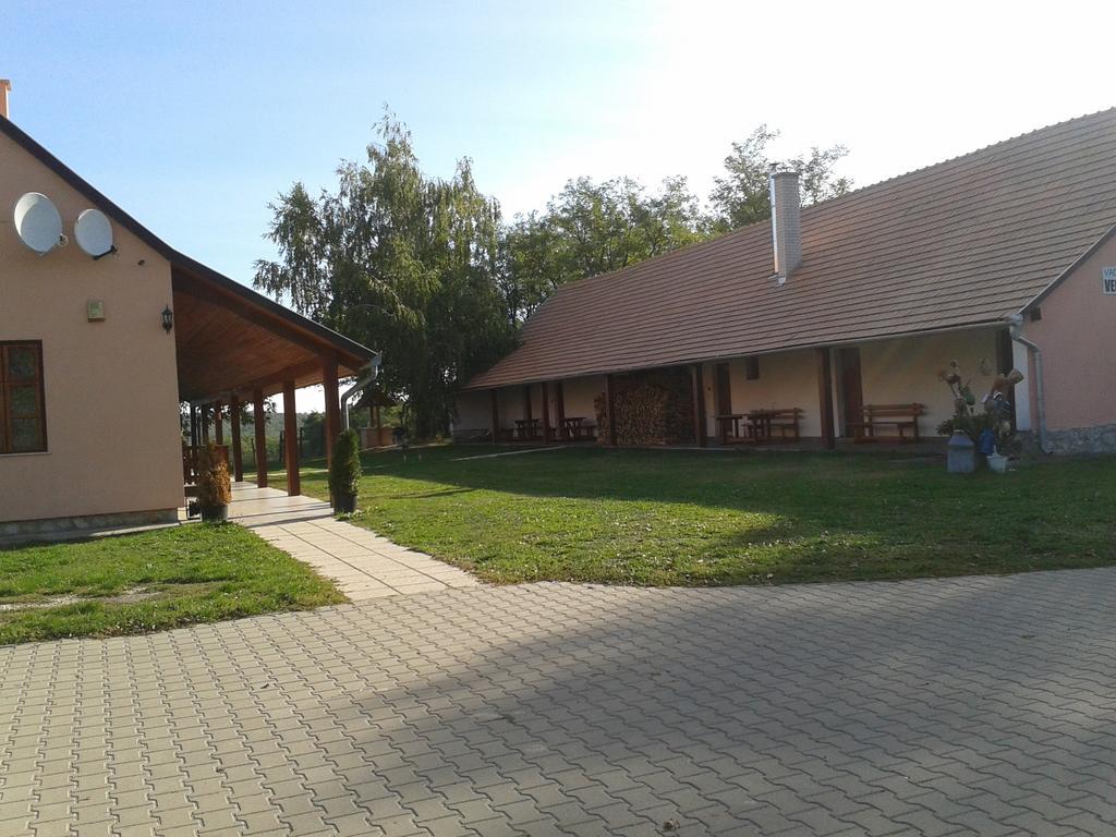 Vadaspuszta Vendeghaz Csatka Ngoại thất bức ảnh
